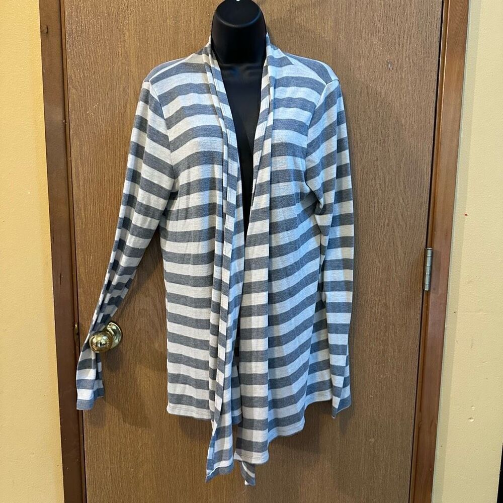 Rue 21 women’s cardigan - gray and cream color size XL